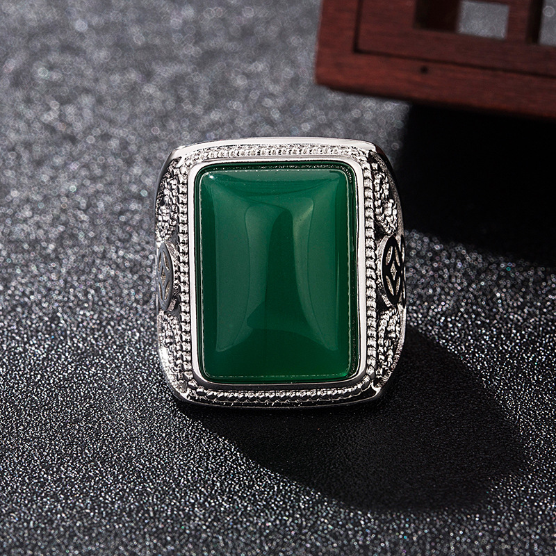 Green Natural Jade Rings Real  - Vintage Fashion Designers recension och pris