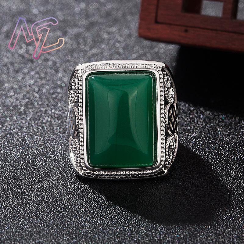 Green Natural Jade Rings Real  - Vintage Fashion Designers recension och pris