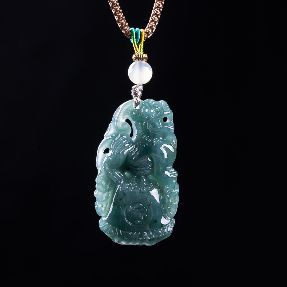 Burmese Jadeite Pixiu Pendant  - Vintage Fashion Designers recension och pris