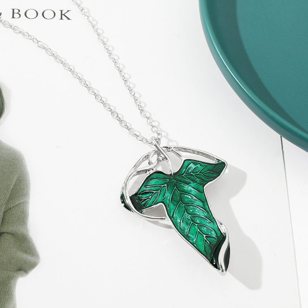 Vintage Green Leaf Pendant Nec - Vintage Fashion Blog recension och pris