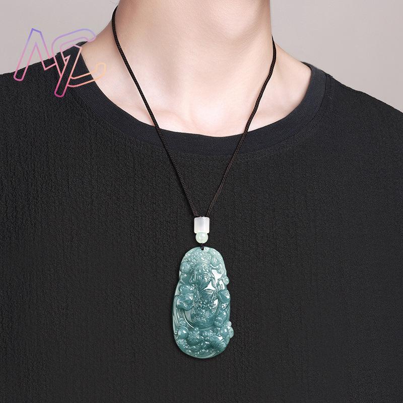 Myanmar Jadeite God of Wealth  - Vintage Fashion Designers recension och pris