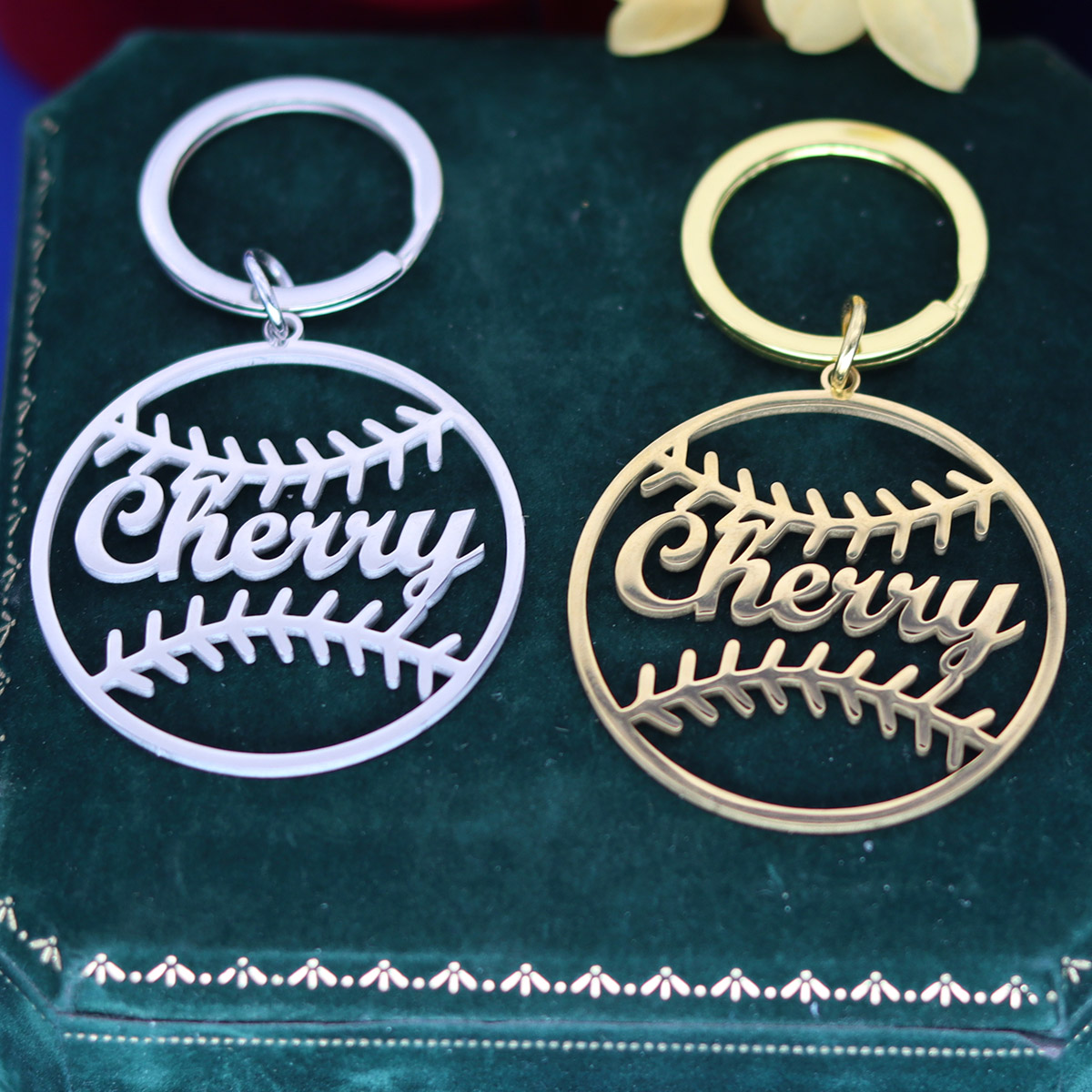 Custom Name Ball Keychain Pers - Vintage Fashion Names recension och pris