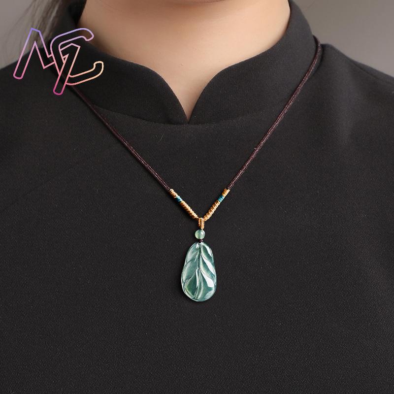 Myanmar Jadeite Leaf Pendant G - Vintage Fashion Designers recension och pris