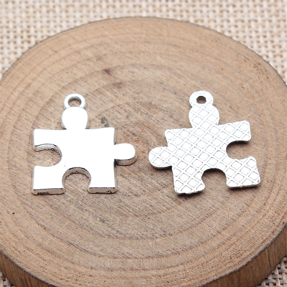 WYSIWYG 10pcs 23x20mm 2 Colors - Vintage Fashion Blog recension och pris